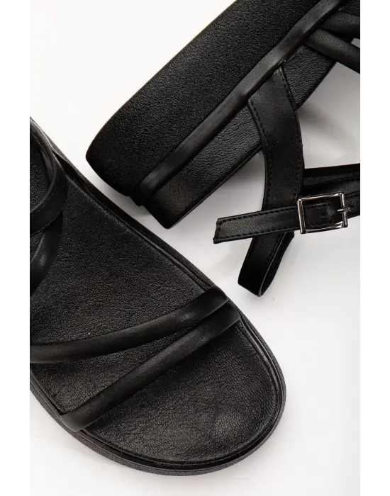 Siyah Dolgu Topuk Kadın Sandalet