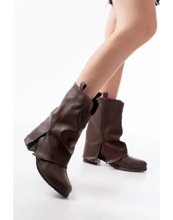 Kahverengi Günlük Kadın Bot