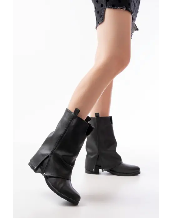 Siyah Günlük Kadın Bot