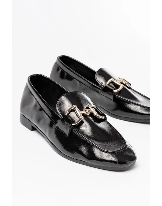 Siyah Rugan Toka Aksesuarlı Günlük Kadın Babet