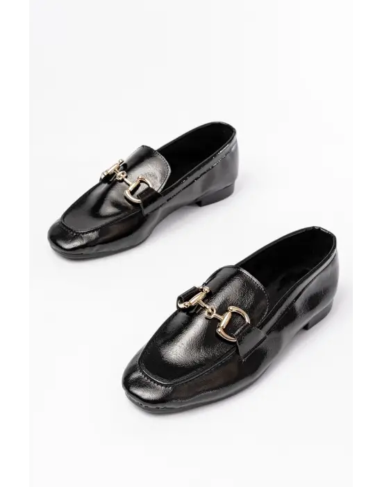 Siyah Rugan Toka Aksesuarlı Günlük Kadın Babet