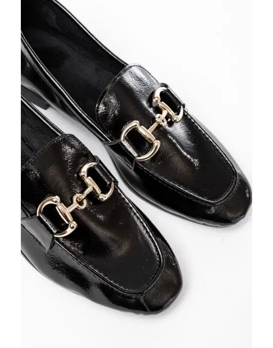 Siyah Rugan Toka Aksesuarlı Günlük Kadın Babet