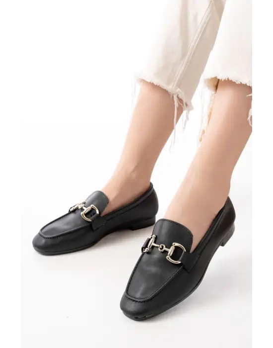 Siyah Toka Aksesuarlı Günlük Kadın Babet