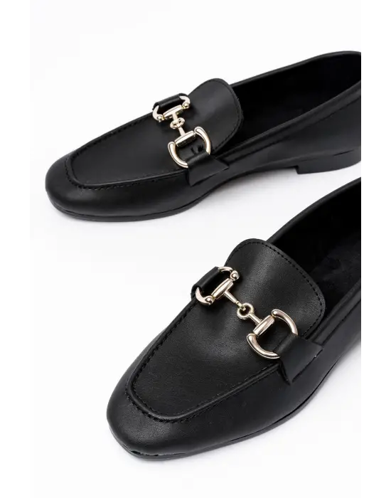 Siyah Toka Aksesuarlı Günlük Kadın Babet