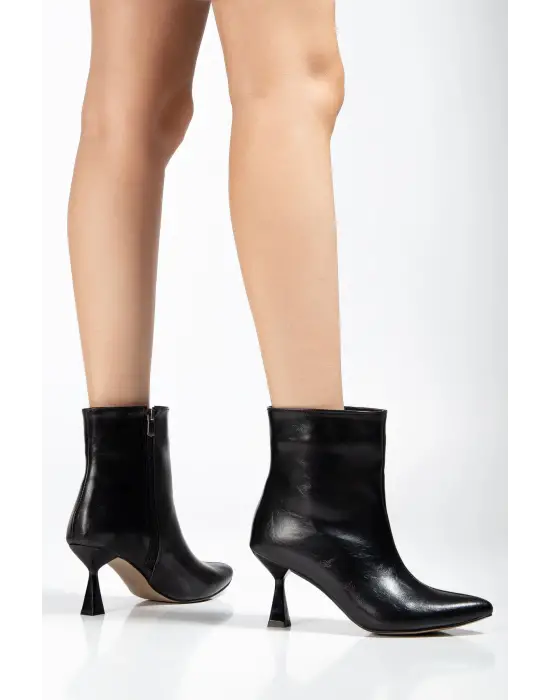 4701 Siyah Kırışık Rugan Kare Topuk Günlük Kadın Bot