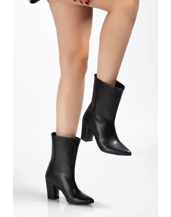 4805 Siyah  Yüksek Kalın Topuklu Günlük Kadın Bot