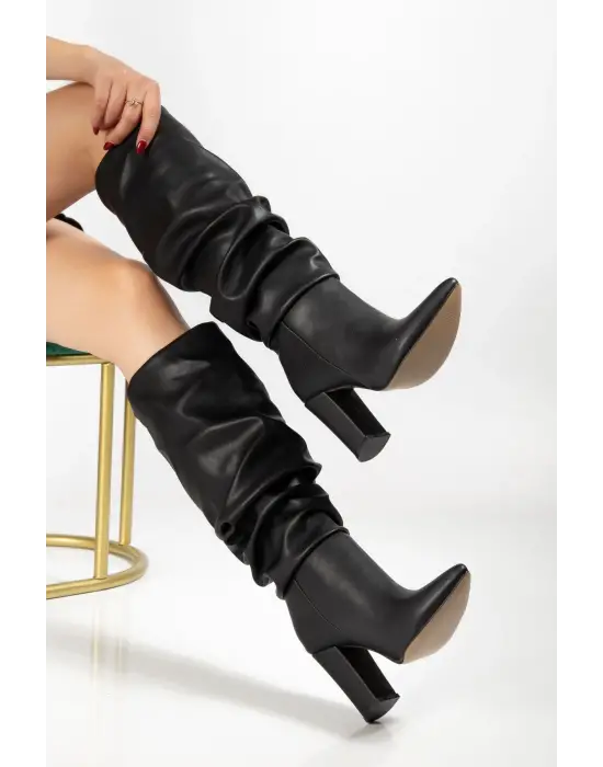 4807 Siyah Cilt Sivri Burun Körüklü Kalın Topuk Günlük Kadın Çizme