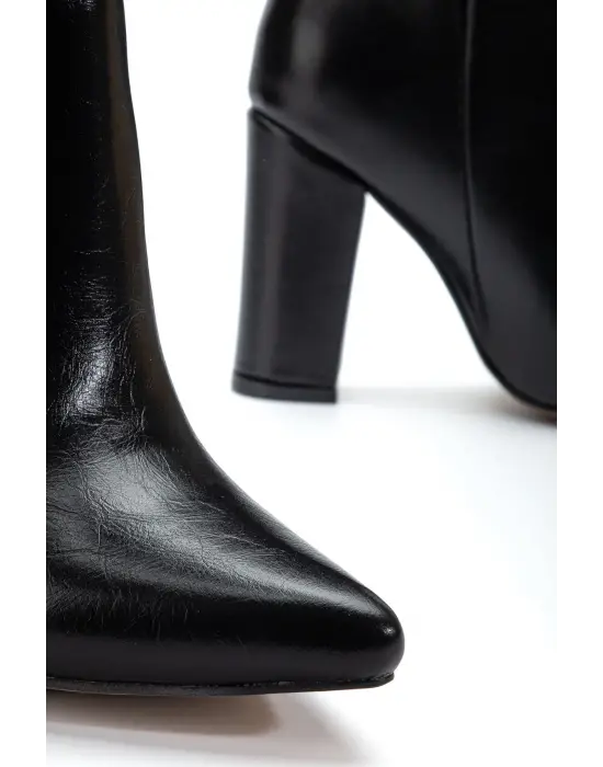 4807 Siyah Kırışık Sivri Burun Körüklü Kalın Topuk Günlük Kadın Çizme