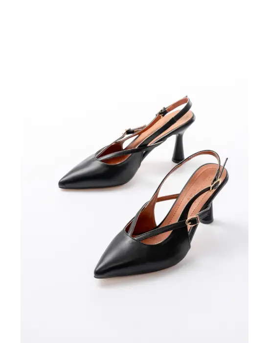 4962 Siyah Sivri Burun Tokalı Yuvarlak Topuk Kadın Sandalet