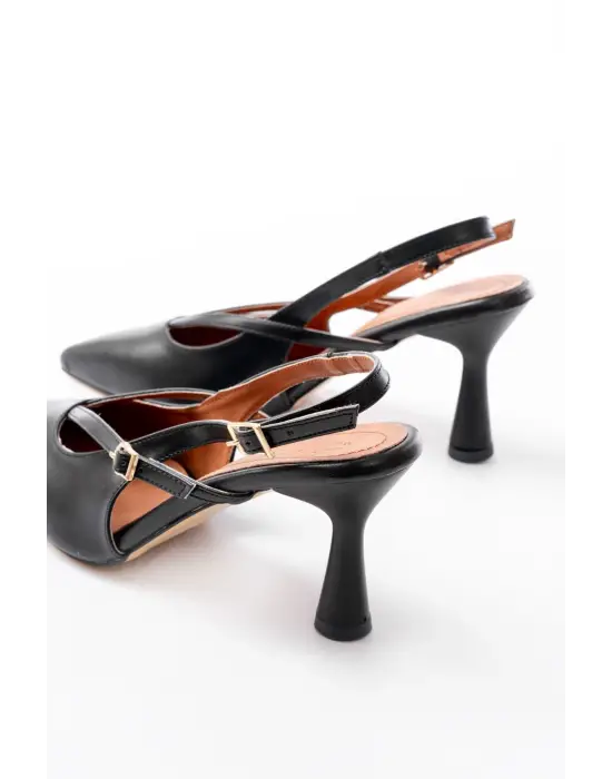 4962 Siyah Sivri Burun Tokalı Yuvarlak Topuk Kadın Sandalet