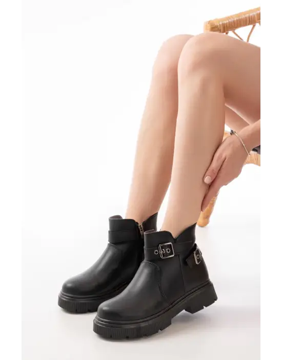 Siyah Toka Aksesuarlı Fermuarlı Günlük Kadın Bot
