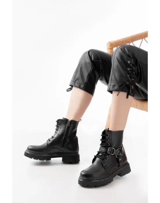Siyah Toka Aksesuarlı Fermuarlı Günlük Kadın Bot