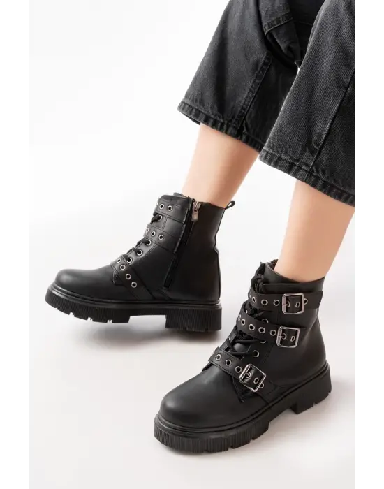 Siyah Toka Aksesuarlı Fermuarlı Günlük Kadın Bot