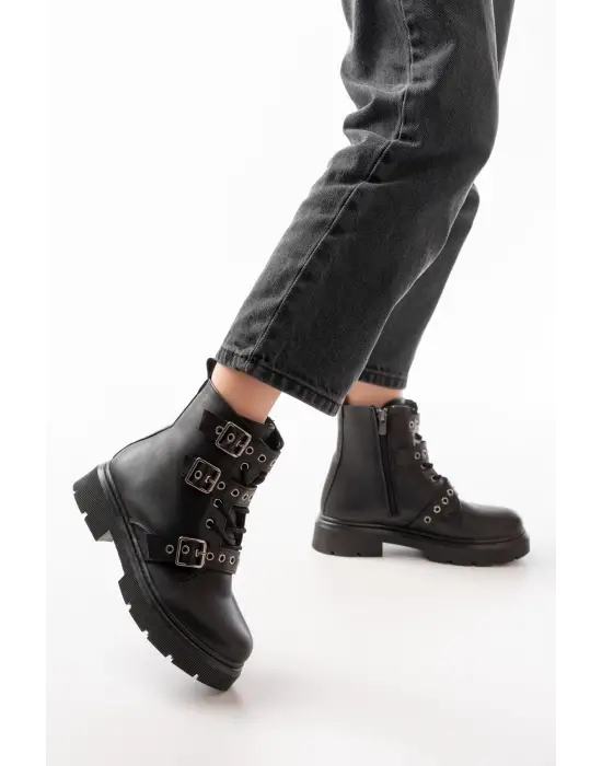Siyah Toka Aksesuarlı Fermuarlı Günlük Kadın Bot