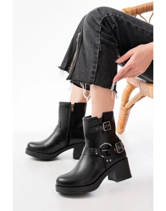 Siyah Toka Aksesuarlı Fermuarlı Topuklu Günlük Kadın Bot