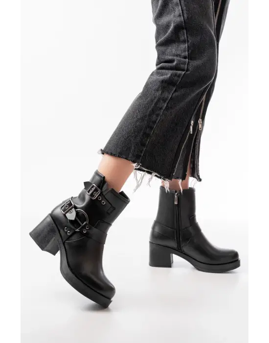 Siyah Toka Aksesuarlı Fermuarlı Topuklu Günlük Kadın Bot