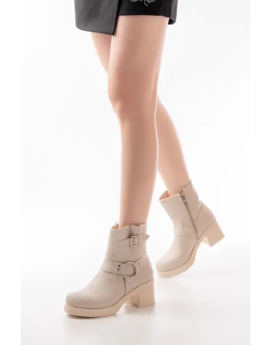 Bej Toka Aksesuarlı Fermuarlı Kalın Topuklu Günlük Kadın Bot