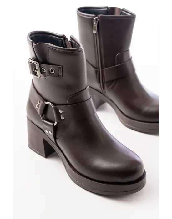 Kahverengi Toka Aksesuarlı Fermuarlı Kalın Topuklu Günlük Kadın Bot