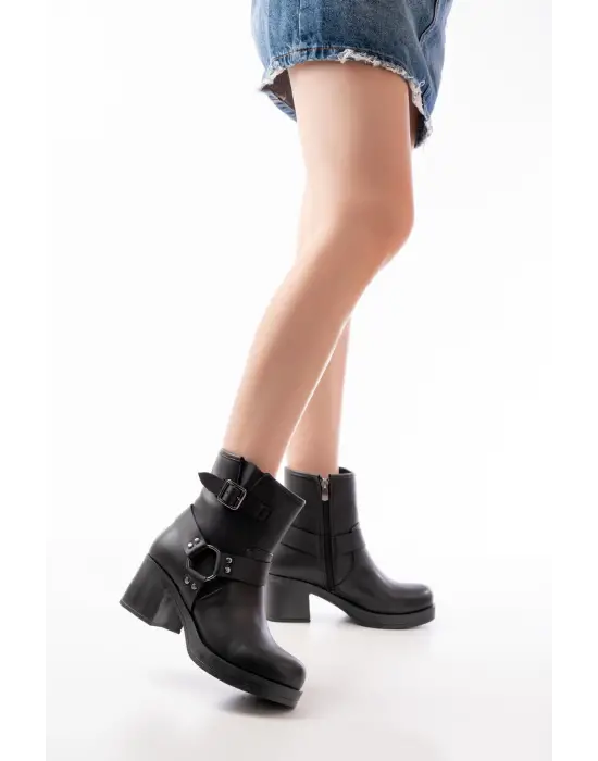 Siyah Toka Aksesuarlı Fermuarlı Kalın Topuklu Günlük Kadın Bot