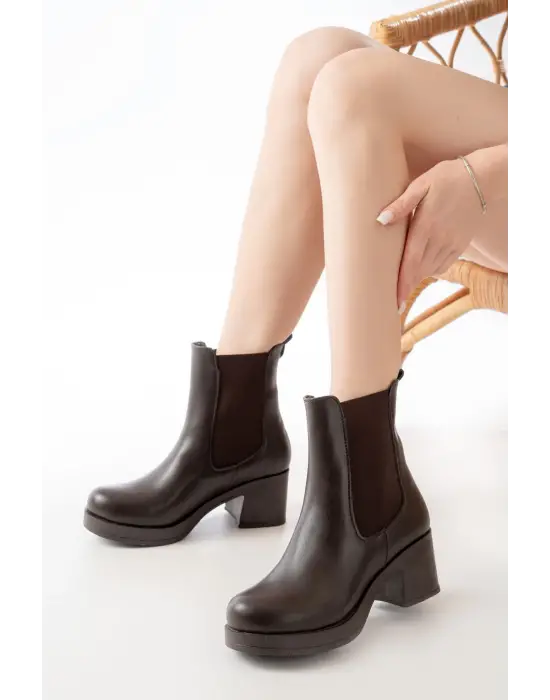 Kahverengi Lastikli Fermuarlı Kalın Topuklu Günlük Kadın Bot