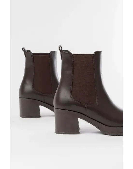 Kahverengi Lastikli Fermuarlı Kalın Topuklu Günlük Kadın Bot