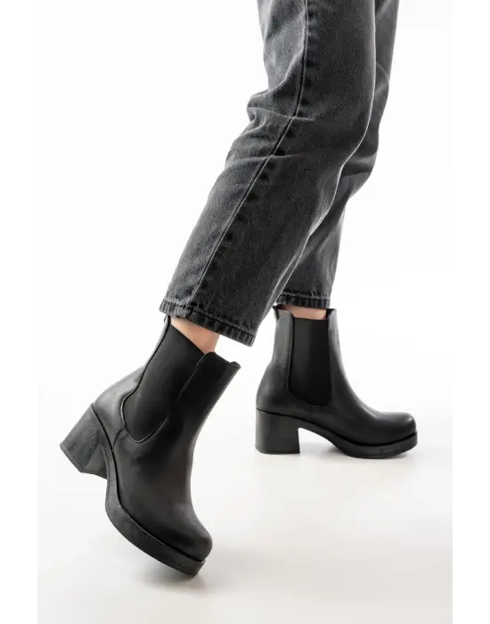 Siyah Lastikli Fermuarlı Kalın Topuklu Günlük Kadın Bot