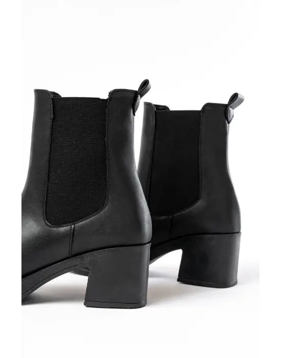 Siyah Lastikli Fermuarlı Kalın Topuklu Günlük Kadın Bot