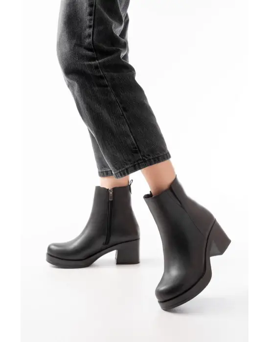 Siyah Lastikli Fermuarlı Kalın Topuklu Günlük Kadın Bot