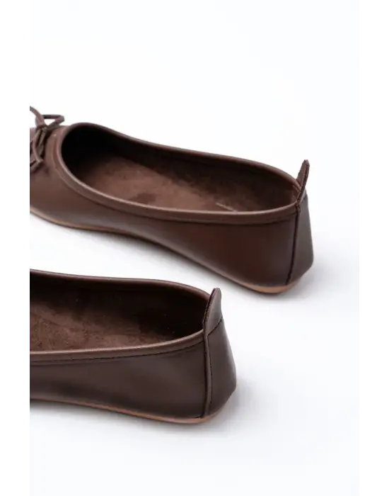 6101 Kahve Günlük  Fiyonklu Kadın Babet