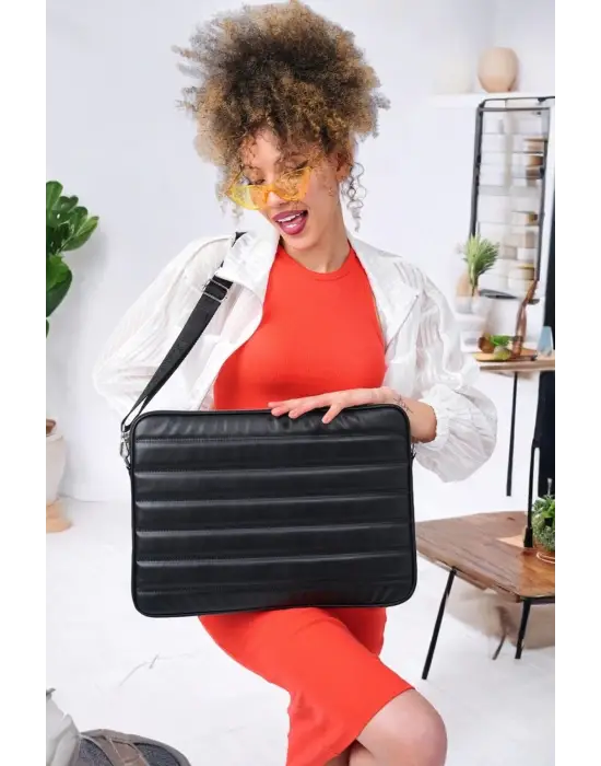 Kapitone 15-16 İnç Çizgili Siyah Notebook Tablet Laptop Kılıfı