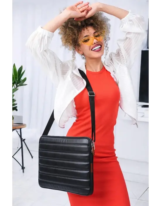 Kapitone 15-16 İnç Çizgili Siyah Notebook Tablet Laptop Kılıfı