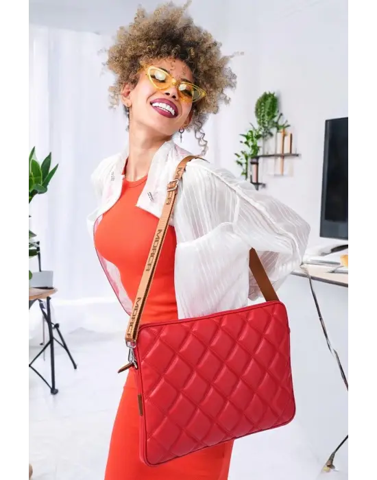 Kapitone 15-16 İnç Kırmızı Notebook Tablet Laptop Kılıfı