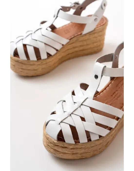 Beyaz Ortopedik Hakiki Deri Dolgu Kadın Sandalet