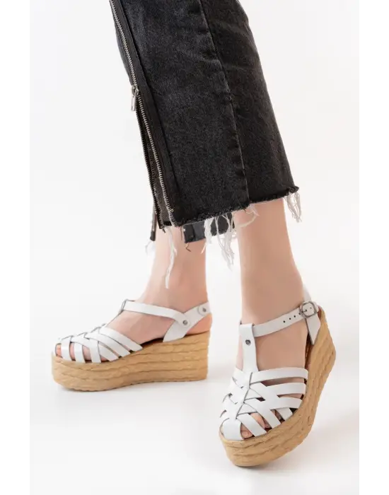 Beyaz Ortopedik Hakiki Deri Dolgu Kadın Sandalet