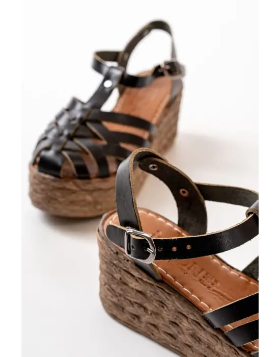 Siyah Ortopedik Hakiki Deri Dolgu Kadın Sandalet