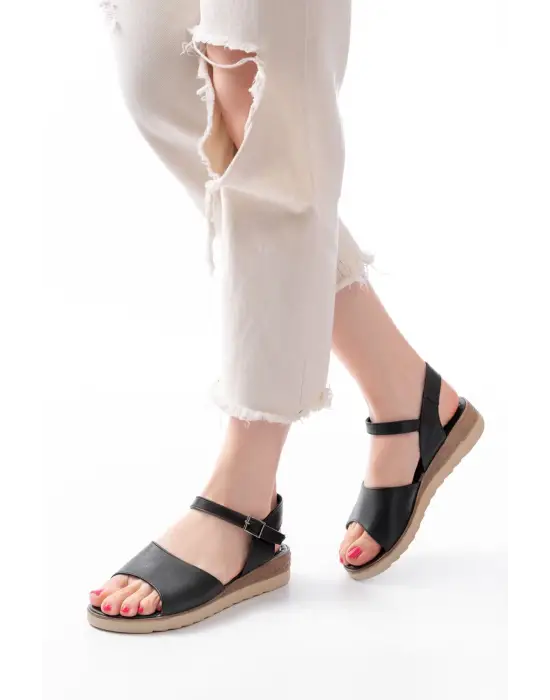 692-500 Siyah Ortopedik Taban Tokalı Kadın Sandalet