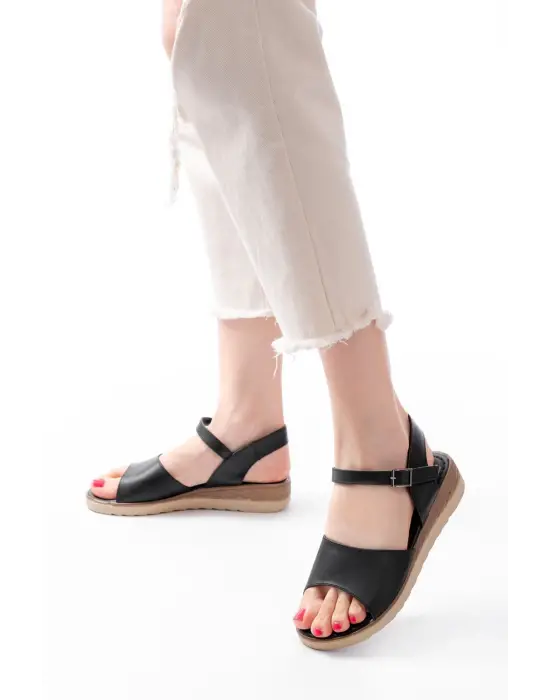 692-500 Siyah Ortopedik Taban Tokalı Kadın Sandalet