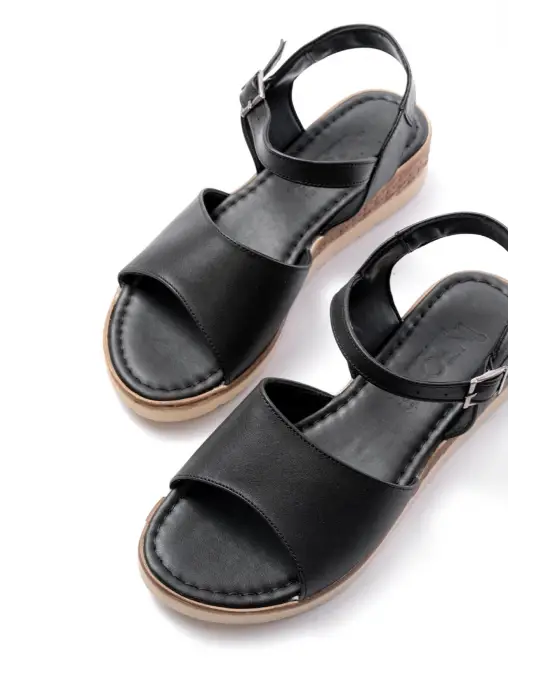 692-500 Siyah Ortopedik Taban Tokalı Kadın Sandalet