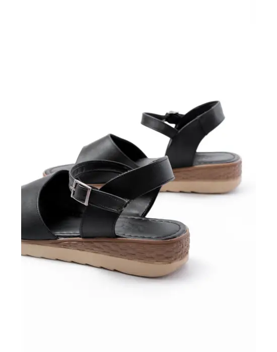 692-500 Siyah Ortopedik Taban Tokalı Kadın Sandalet