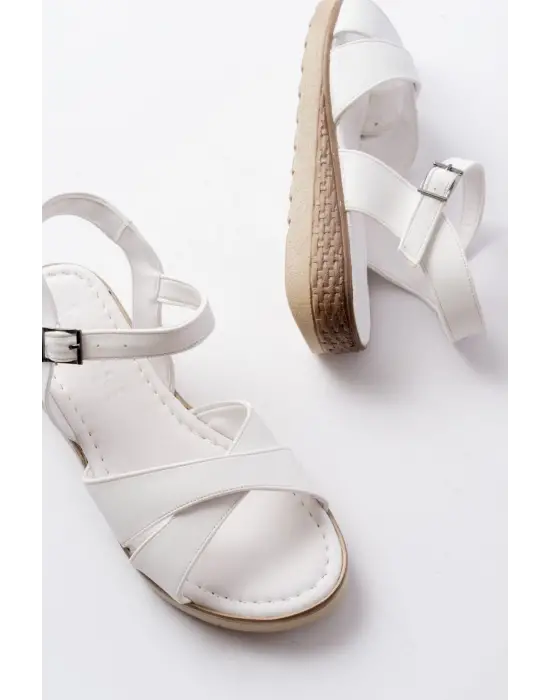 692-564 Beyaz Ortopedik Taban Çapraz Tokalı Kadın Sandalet