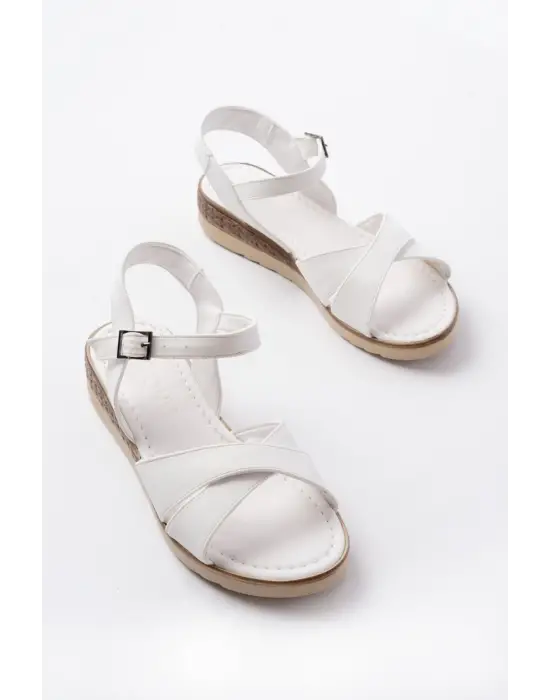 692-564 Beyaz Ortopedik Taban Çapraz Tokalı Kadın Sandalet