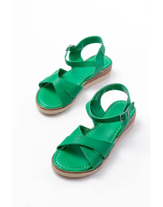 692-564 Çimen Yeşili  Ortopedik Taban Çapraz Tokalı Kadın Sandalet