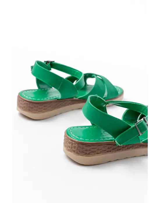 692-564 Çimen Yeşili  Ortopedik Taban Çapraz Tokalı Kadın Sandalet