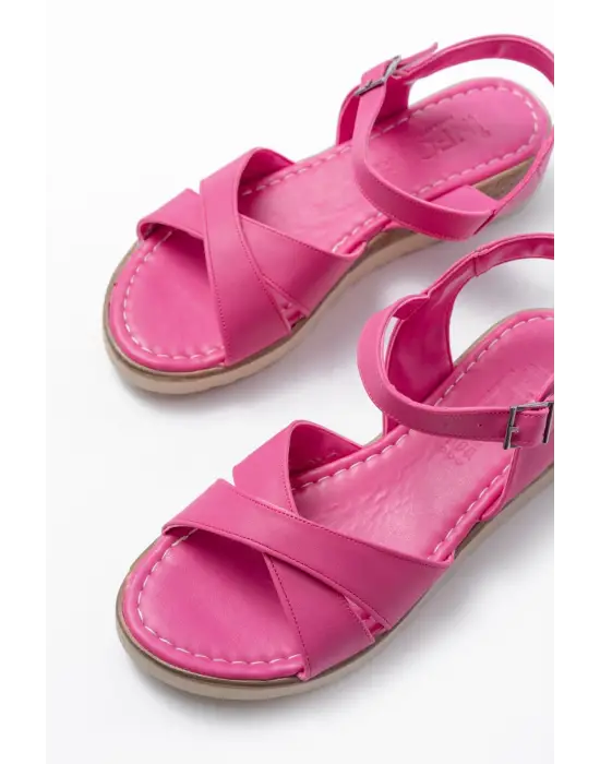 692-564 Fuşya Ortopedik Taban Çapraz Tokalı Kadın Sandalet