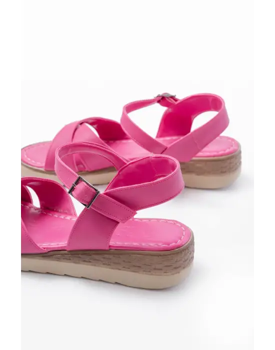 692-564 Fuşya Ortopedik Taban Çapraz Tokalı Kadın Sandalet