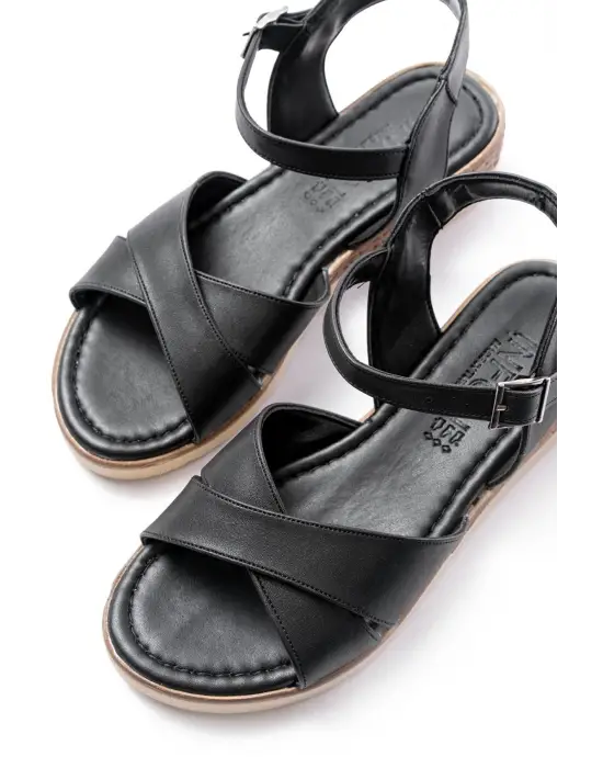 692-564 Siyah Ortopedik Taban Çapraz Tokalı Kadın Sandalet