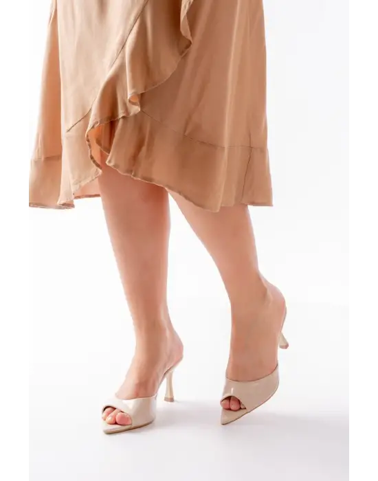 716 Bej Rugan Sivri Burunlu Topuklu Kadın Terlik