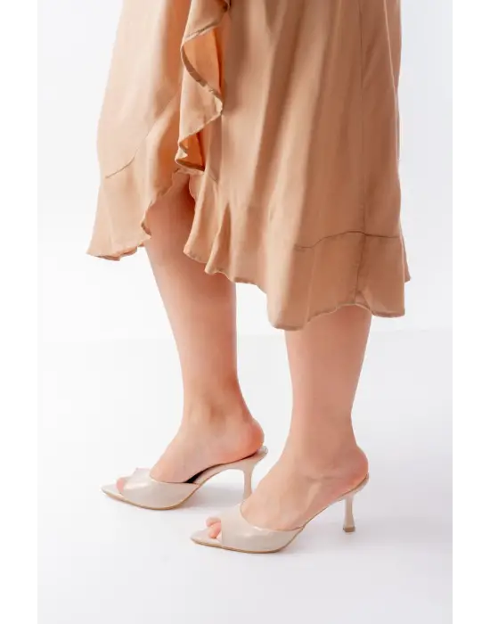 716 Bej Rugan Sivri Burunlu Topuklu Kadın Terlik