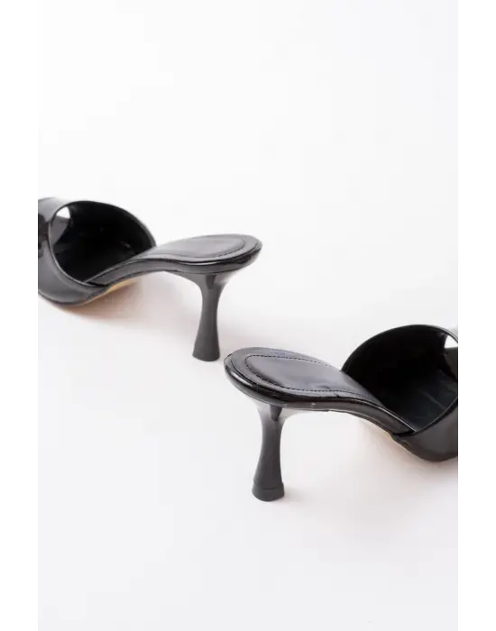 716 Siyah Rugan Sivri Burunlu Topuklu Kadın Terlik