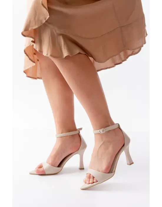 718 Bej Cilt Sivri Burunlu Topuklu Bilekten Bağlamalı Kadın Ayakkabı